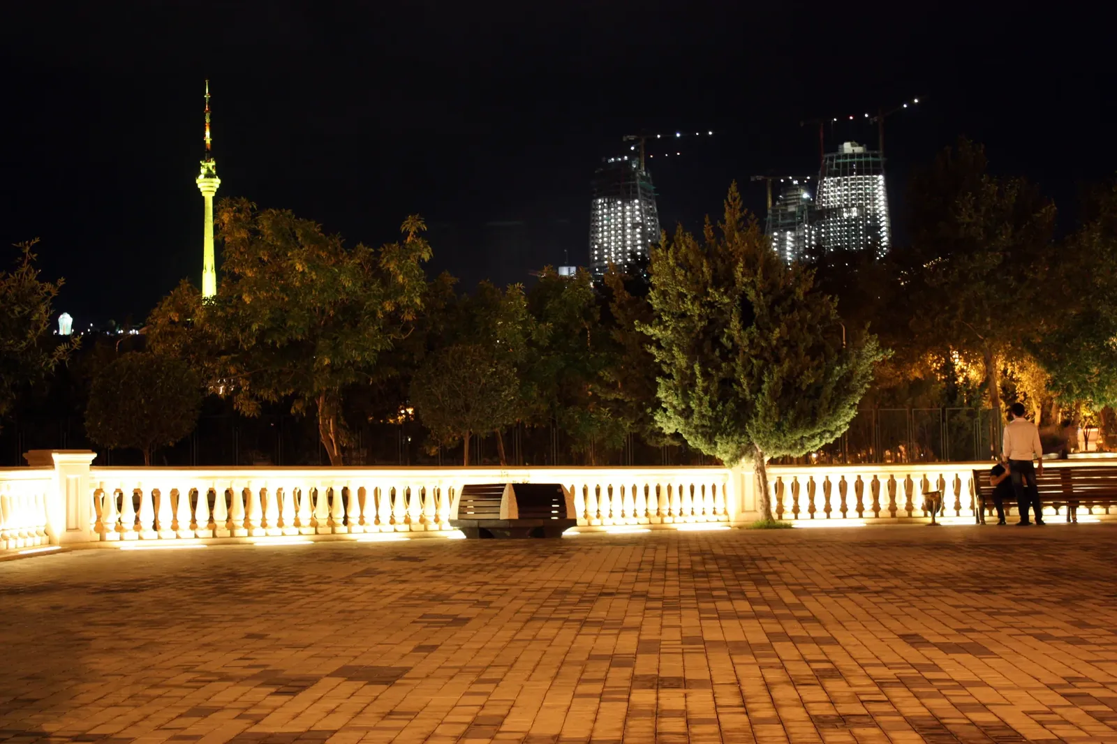 Bakı bulvarından Flame Towers-a baxış
